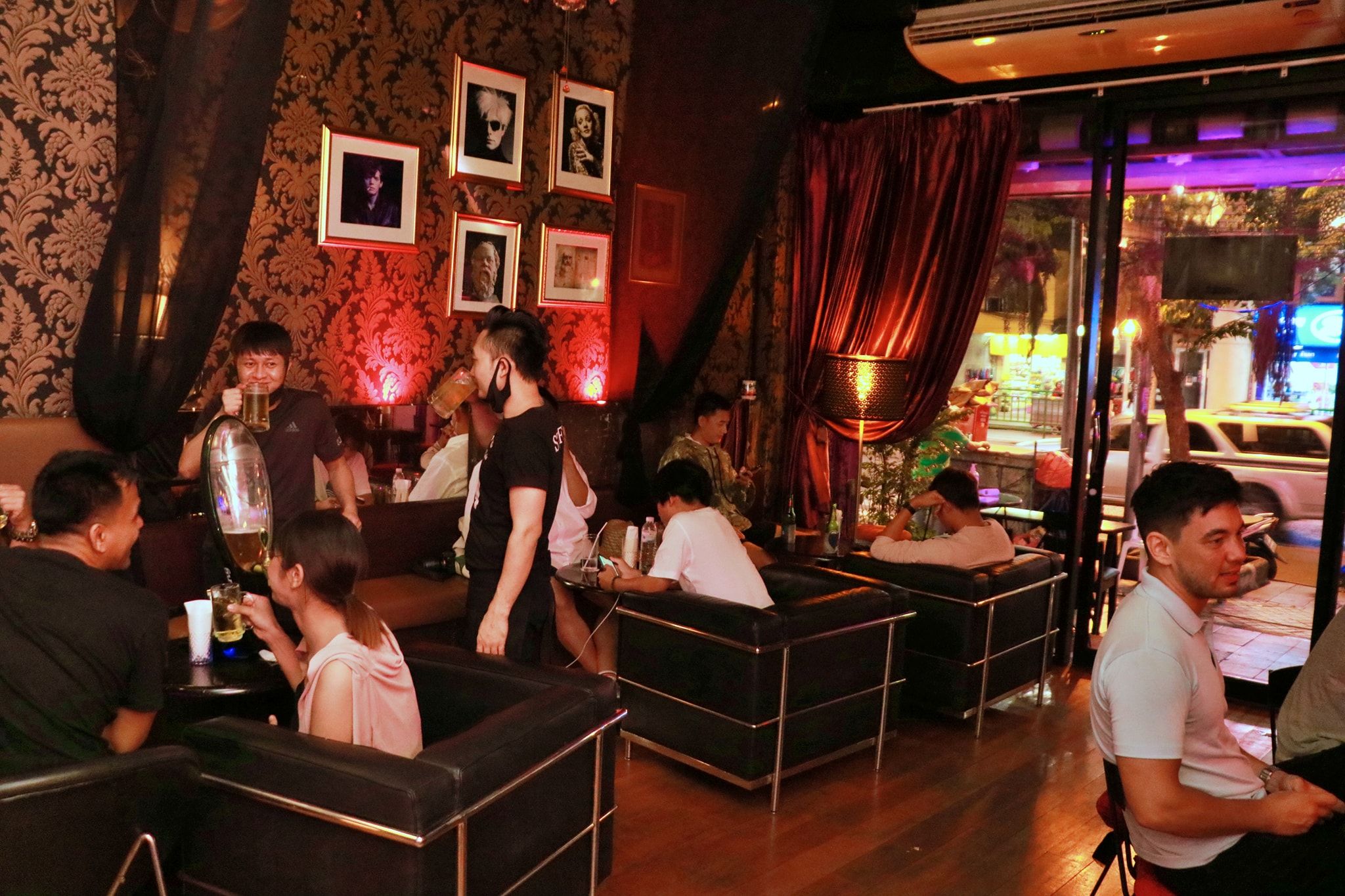 White Rabbit Lounge Bar