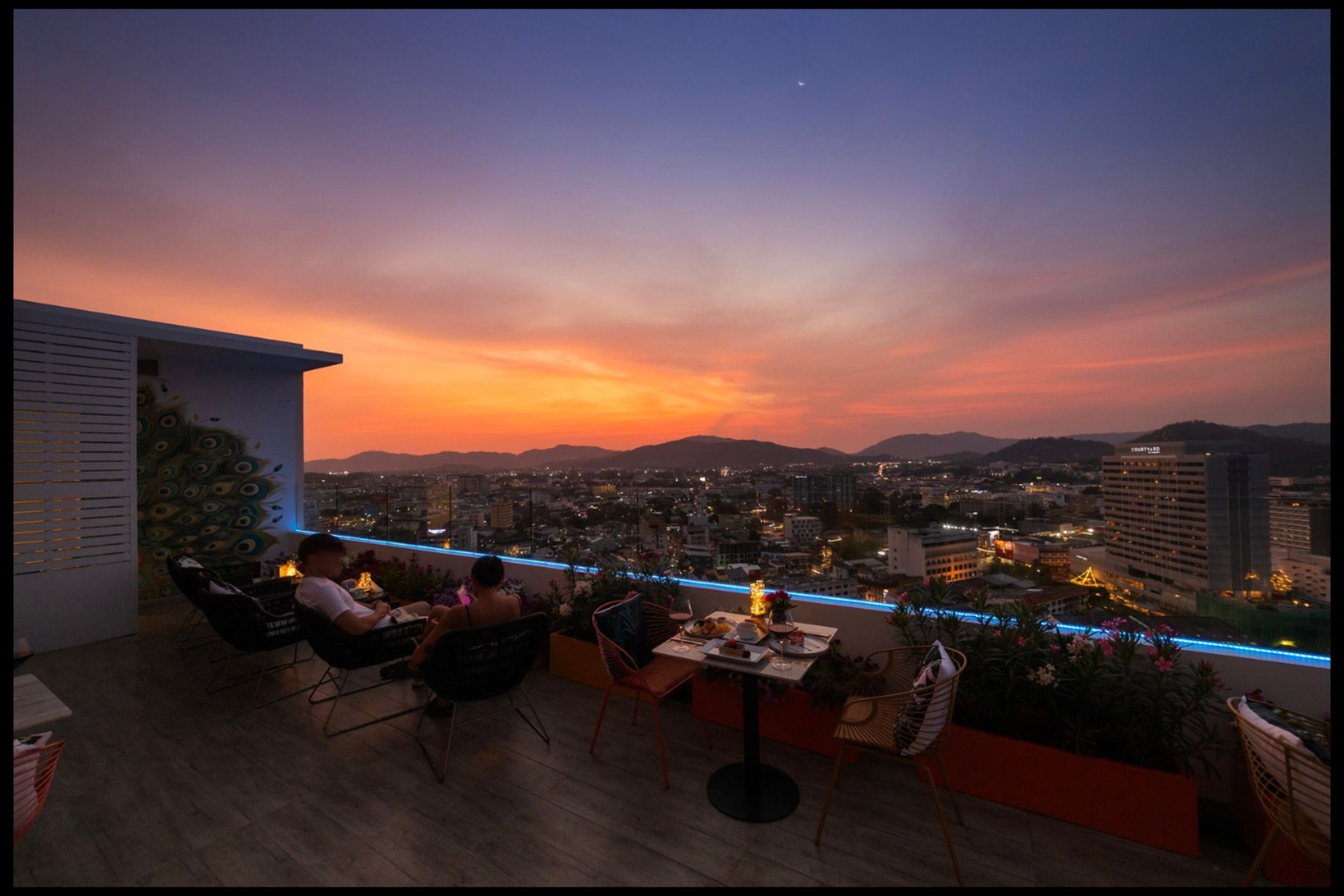 Estrela Sky Lounge, Rooftop bar Novotel Phuket