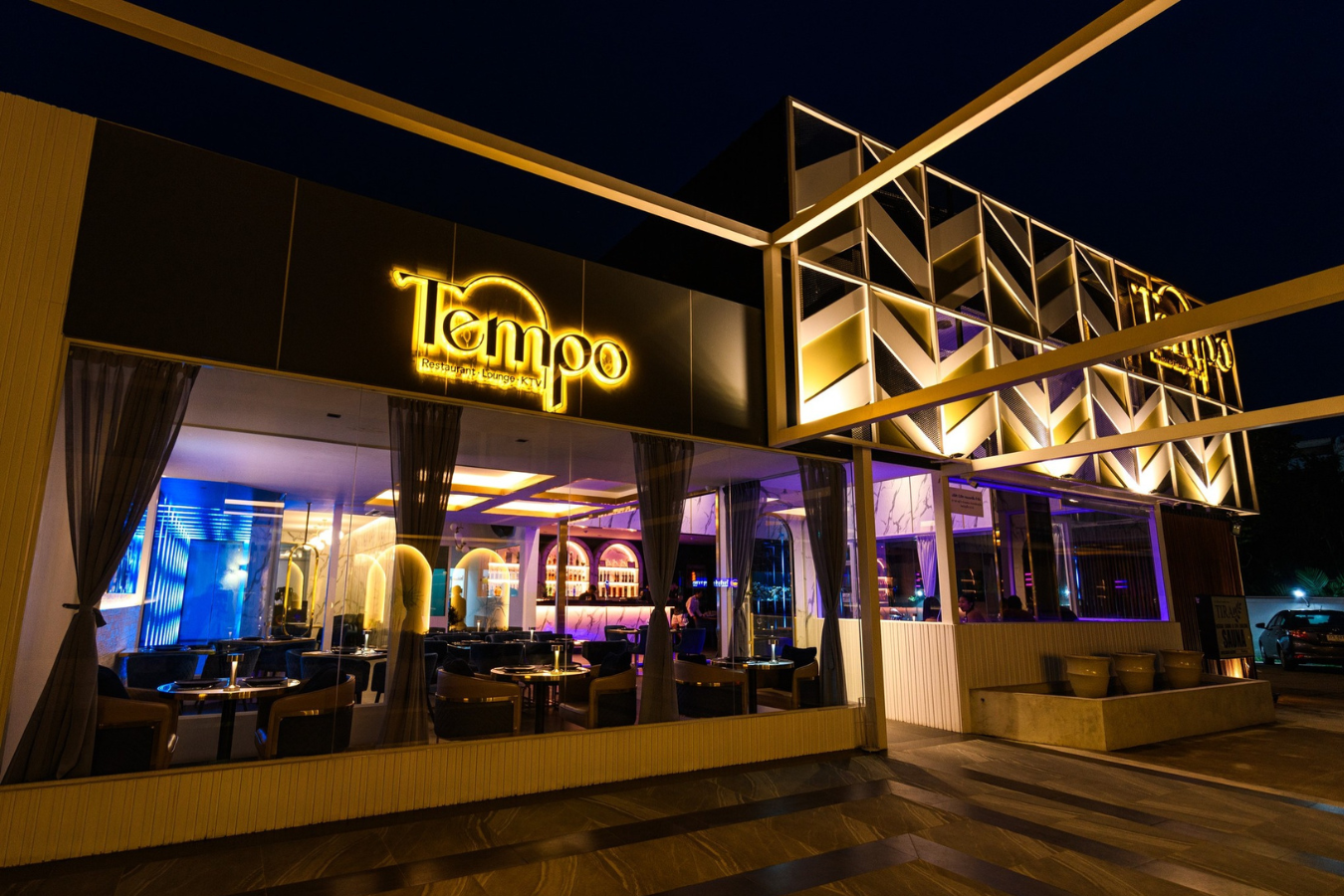 Tempo Restaurant, Lounge, KTV